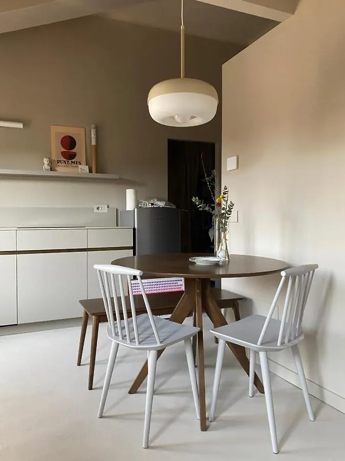 Bilocale Di Design Con Vista In Crocetta Quadronno Apartment Milan Italy